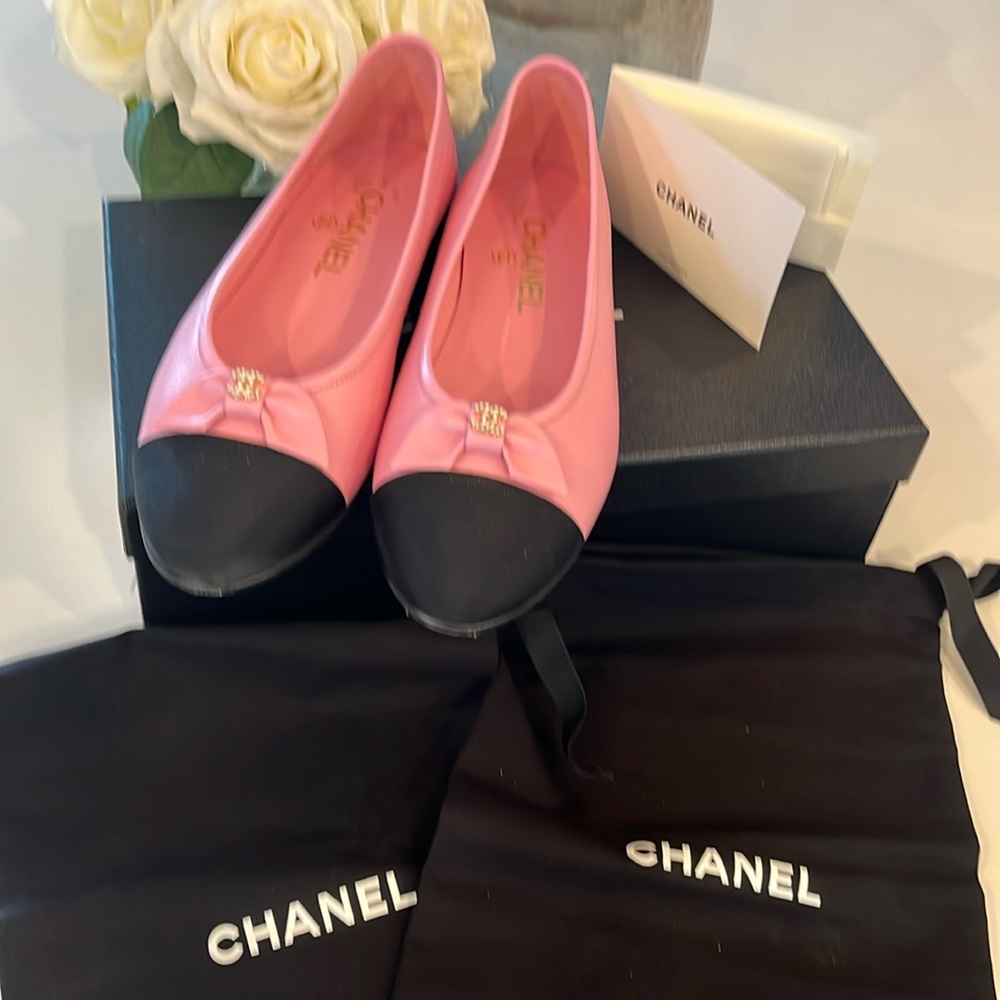 Authentic CHANEL Women’s Ballerina Flats - Size 37 (7B)